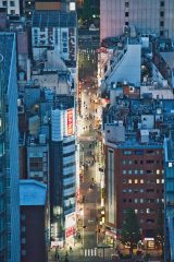 视频号推荐内容封面：都市情感剧精选，温暖色调城市夜景